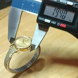 Seiko Quartz watch Gold tone case, dial and, expandable bracelet 2 hand movement Vintage Seiko Gold Plated 1220 0020 Integratec Bracelet Lady  main image 4